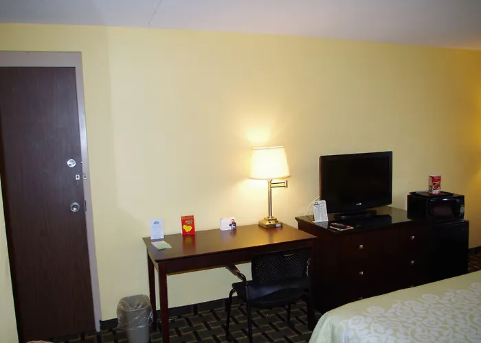 Days By Wyndham Conference Center Hotel