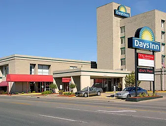 Days By Wyndham Conference Center Hotel