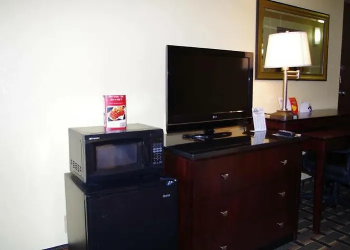 Days By Wyndham Conference Center Hotel